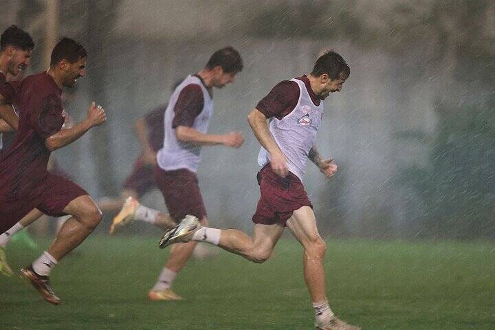 تمرین پرسپولیس در شرایط ویژه آب و هوای تهران+عکس