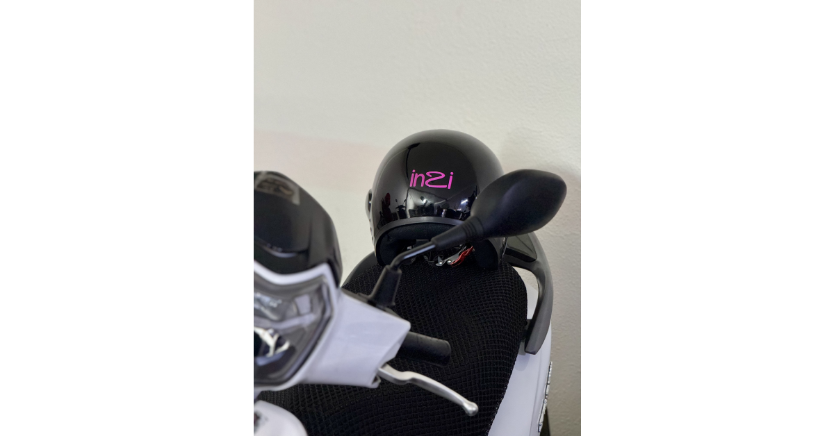 به دنبال تاکید رئیس جمهور بر استفاده از کلاه ایمنی توسط موتورسواران، بیمه اینزی کلاه ایمنی به موتورسیکلت سواران هدیه می دهد!