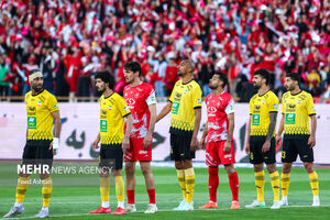 دوخارجی پرسپولیس مقابل در خروجی