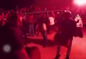 فیلم/ همدردی مردم کیش با خانواده جانباختگان بندر شهید رجایی