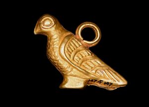 تصویری از آویز طلایی هخامنشی؛ بخشی از گنجینه آمودریا