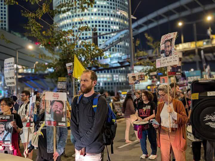 حمله انصارالله یمن و سقوط جنگنده ناو ترومن در دریای سرخ/ درخواست یک مقام صهیونیست برای تظاهرات گسترده علیه دولت نتانیاهو/ اختلاف مقامات سیاسی و نظامی رژیم در رابطه با جنگ غزه