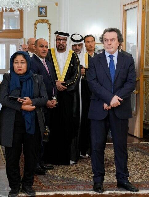 ادای احترام سفرا و نمایندگیهای خارجی به قربانیان حادثه بندر شهید رجایی