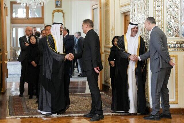 ادای احترام سفرا و نمایندگیهای خارجی به قربانیان حادثه بندر شهید رجایی