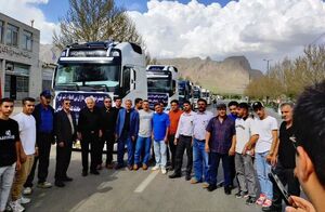 فیلم/ رژه خودروهای سنگین زرندیه برای همدردی با حادثه دیدگان بندرعباس