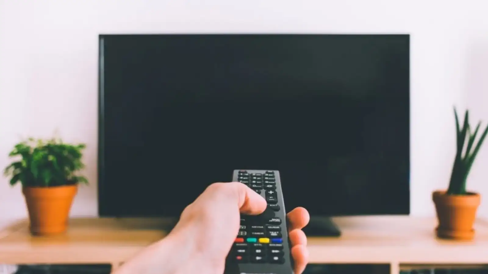چرا چراغ تلویزیون روشنه ولی روشن نمیشه؟