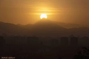 تصویری از لحظه طلوع خورشید بر فراز قله دماوند