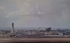 لحظه اصابت موشک یمنی به تل‌آویو