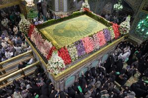 گل‌آرایی ضریح نورانی علی ابن موسی الرضا(ع)