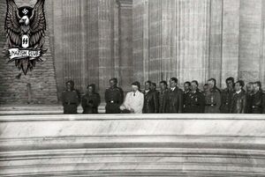 تصویری از بازدید آدولف هیتلر از آرامگاه ناپلئون بناپارت