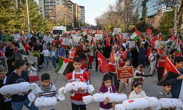 کودکان ترکیه کفن بهدست به خیابان آمدند+ عکس