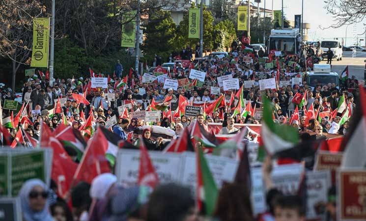 کودکان ترکیه کفن بهدست به خیابان آمدند+ عکس