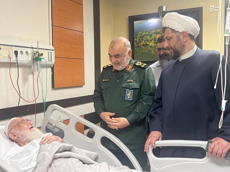 عیادت فرمانده کل سپاه از حضرت آیتالله نوری همدانی+ عکس و فیلم