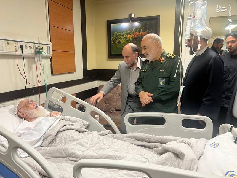 عیادت فرمانده کل سپاه از حضرت آیتالله نوری همدانی+ عکس و فیلم