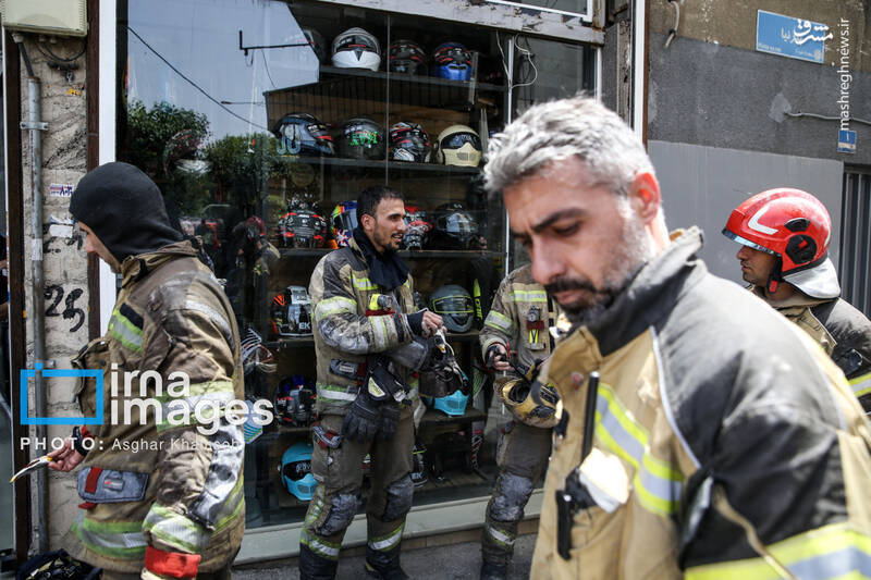 عکس/ آتش سوزی انبار لوازم یدکی موتورسیکلت