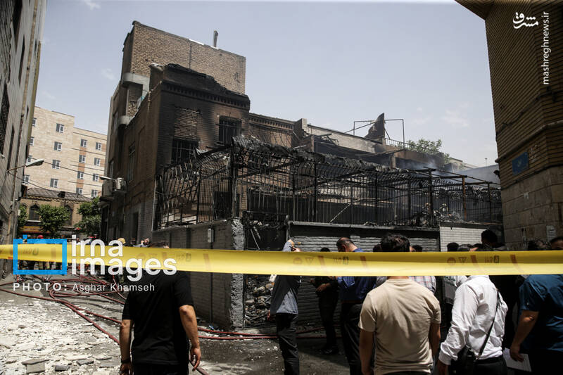 عکس/ آتش سوزی انبار لوازم یدکی موتورسیکلت