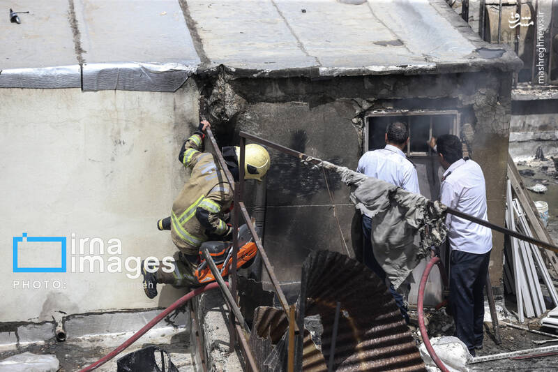 عکس/ آتش سوزی انبار لوازم یدکی موتورسیکلت