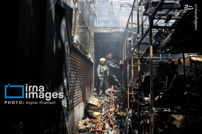 عکس/ آتش سوزی انبار لوازم یدکی موتورسیکلت