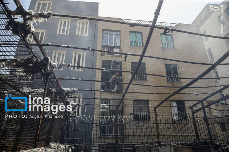 عکس/ آتش سوزی انبار لوازم یدکی موتورسیکلت