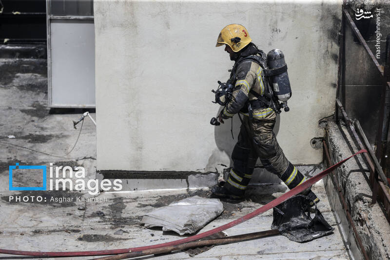 عکس/ آتش سوزی انبار لوازم یدکی موتورسیکلت