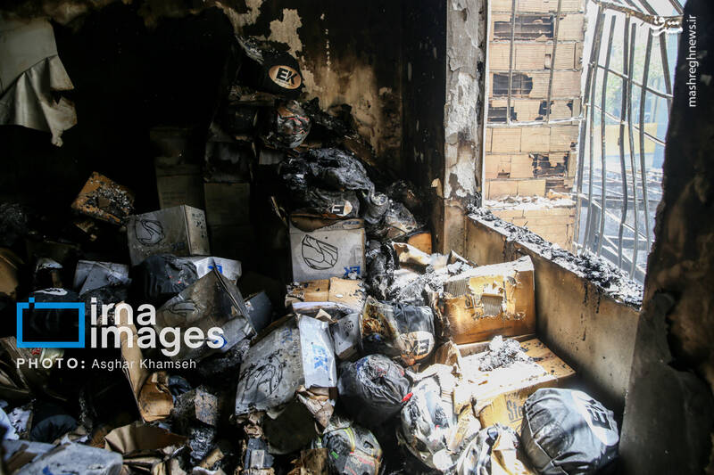 عکس/ آتش سوزی انبار لوازم یدکی موتورسیکلت