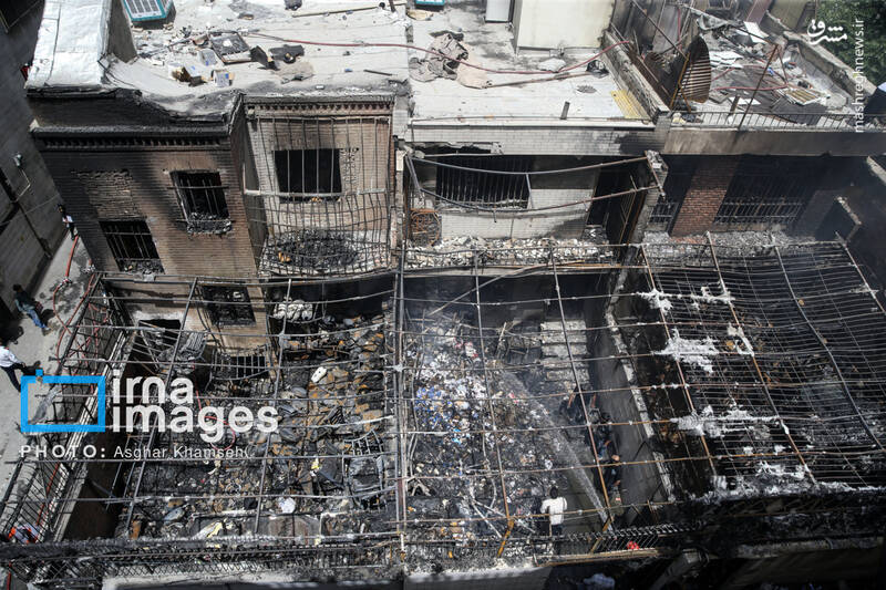 عکس/ آتش سوزی انبار لوازم یدکی موتورسیکلت