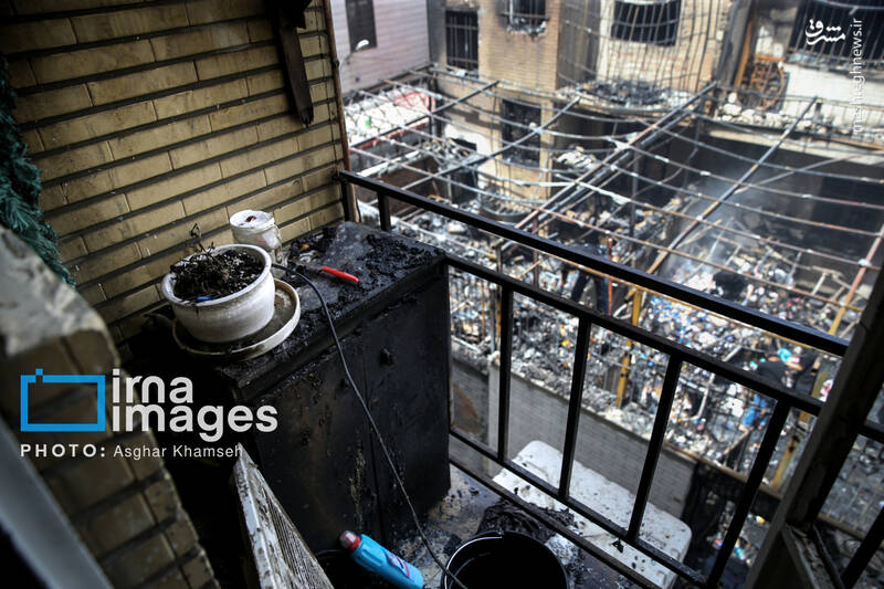 عکس/ آتش سوزی انبار لوازم یدکی موتورسیکلت