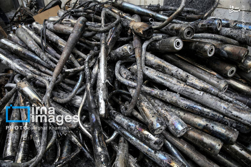 عکس/ آتش سوزی انبار لوازم یدکی موتورسیکلت