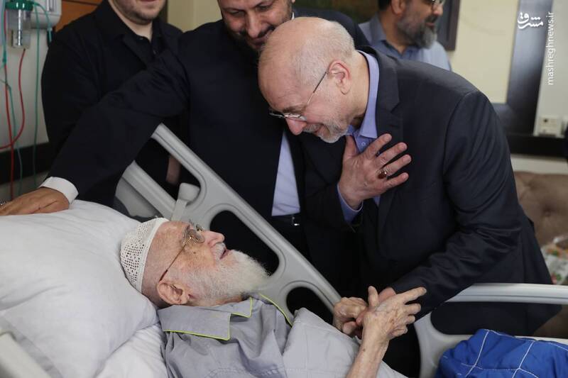 عیادت قالیباف از آیتالله نوری همدانی+ عکس