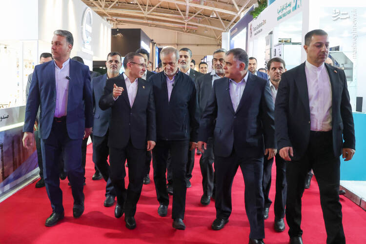 عکس/ بازدید پزشکیان از بیست و نهمین نمایشگاه بینالمللی نفت