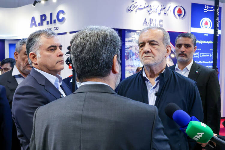 عکس/ بازدید پزشکیان از بیست و نهمین نمایشگاه بینالمللی نفت