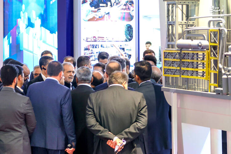 عکس/ بازدید پزشکیان از بیست و نهمین نمایشگاه بینالمللی نفت