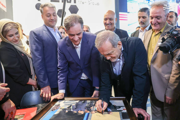 عکس/ بازدید پزشکیان از بیست و نهمین نمایشگاه بینالمللی نفت