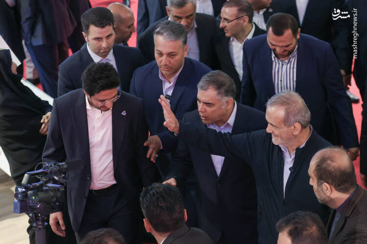 عکس/ بازدید پزشکیان از بیست و نهمین نمایشگاه بینالمللی نفت