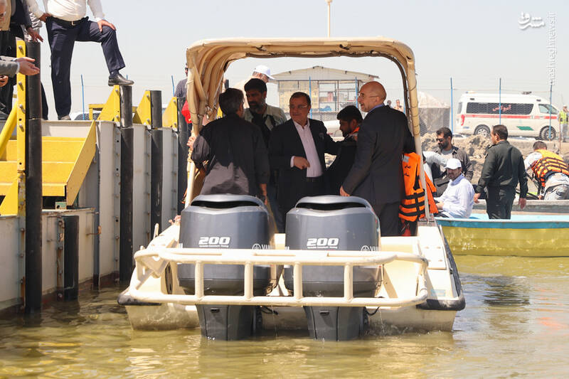 قایق سواری قالیباف در جزیره آشوراده