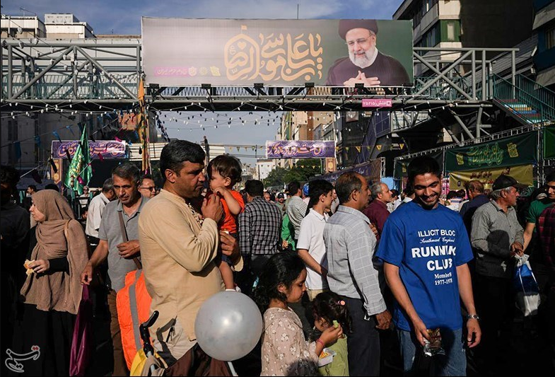 تهران در لباس عید؛ موج سبز امام رضاییها از هفتتیر تا ولیعصر/ موکبهای شادی در چهارراههای تهران؛ پذیرایی با عشق رضوی +عکس و فیلم