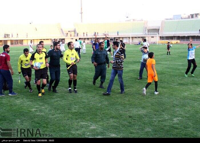 ادامه مماشات با خاطیان فوتبال؛ جولان بیاخلاقها روی سکوها