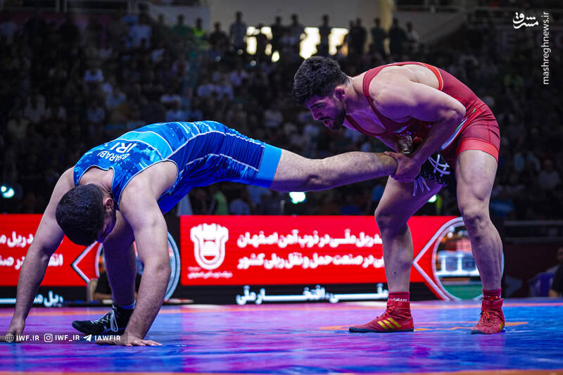 عکس/ چهل و پنجمین دوره رقابت های بین المللی کشتی آزاد جام تختی