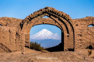 منظره قله دماوند از پارک ملی کویر