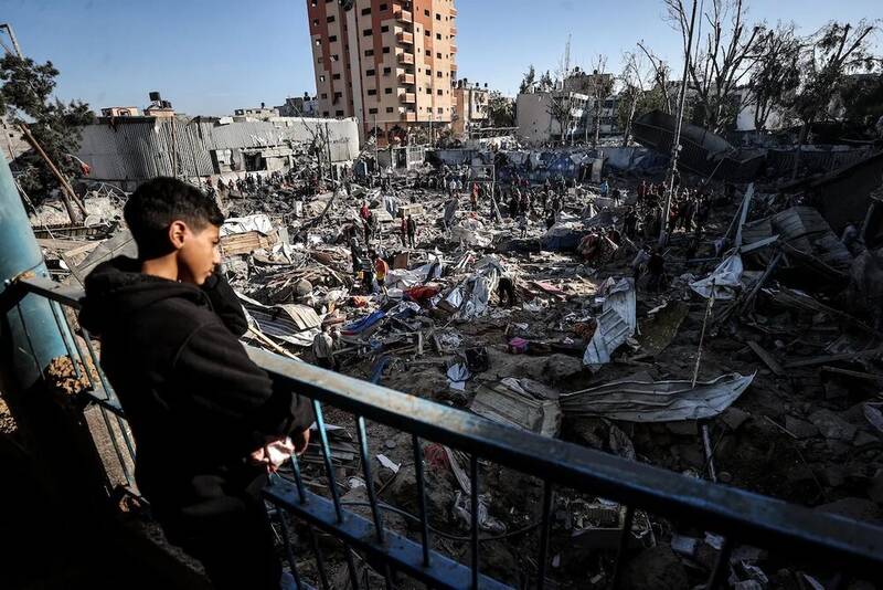 شکست امنیتی رژیم صهیونیستی: ۹ نظامی زخمی در انفجار بمب و حمله راکتی/حمله وحشیانه صهیونیستها به غزه؛ ۲۳ شهید و ۱۲۴ زخمی در ۲۴ ساعت گذشته/ اعتراضات گسترده در سرزمینهای اشغالی؛ ۶۱٪ صهیونیستها خواستار پایان جنگ هستند