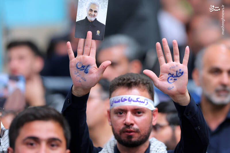 عکس/ "خلیج فارس" در کف دست کارگران