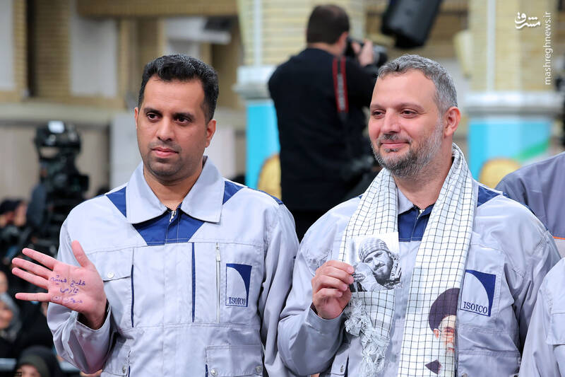 عکس/ "خلیج فارس" در کف دست کارگران