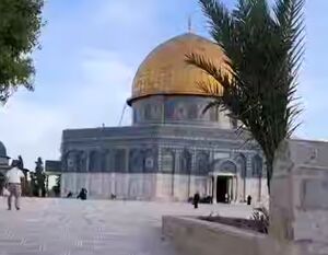 نمایی از محوطه‌ مسجد الاقصی همزمان با غروب آفتاب