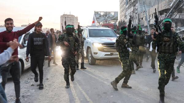 کشتار بیرحمانه صهیونیستها در غزه؛ مدرسهای پر از کودکان به خون آغشته شد/ شکست سیاسی نتانیاهو؛ مذاکرات پنهان حماس و آمریکا فاش شد/ پایان جنگ نزدیک است؟ توافق گسترده بین حماس و آمریکا در آستانه امضاء