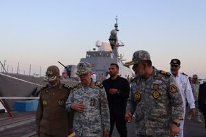 بازدید سرلشکر باقری از کارخانجات نداجا در بندرعباس