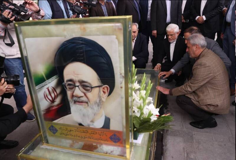 ادای احترام معاون اول رئیس جمهور به مقام شهید آل هاشم+ عکس