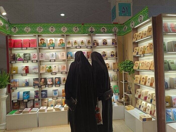 جلوه ادبیات پایداری در نمایشگاه کتاب؛ تخفیف ۵۰ درصدی تا «رد شدن از خیابان فیلها»