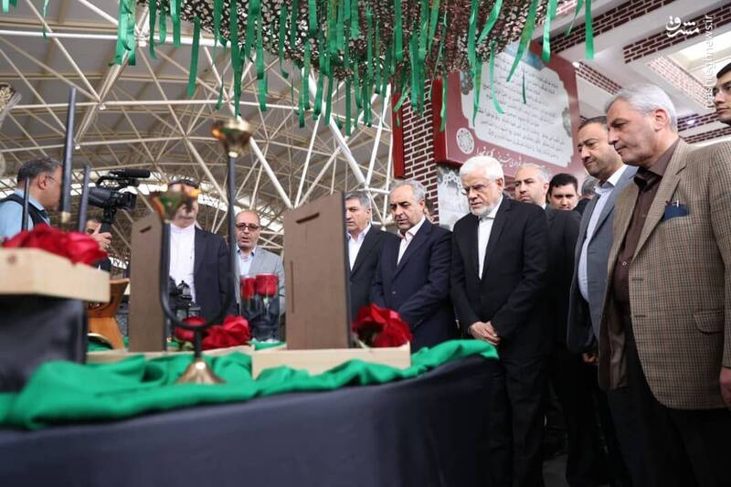 عکس/ حضور عارف در گلزار شهدای وادی رحمت تبریز