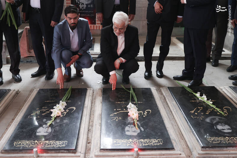 عکس/ حضور عارف در گلزار شهدای وادی رحمت تبریز