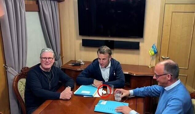 کوکائین یا دستمال؛ ماکرون در قطار کییف، چه چیزی را مخفی کرد؟+ تصاویر